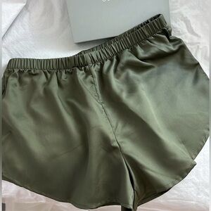 Ettitude Sateen Shortie Moss Sz M